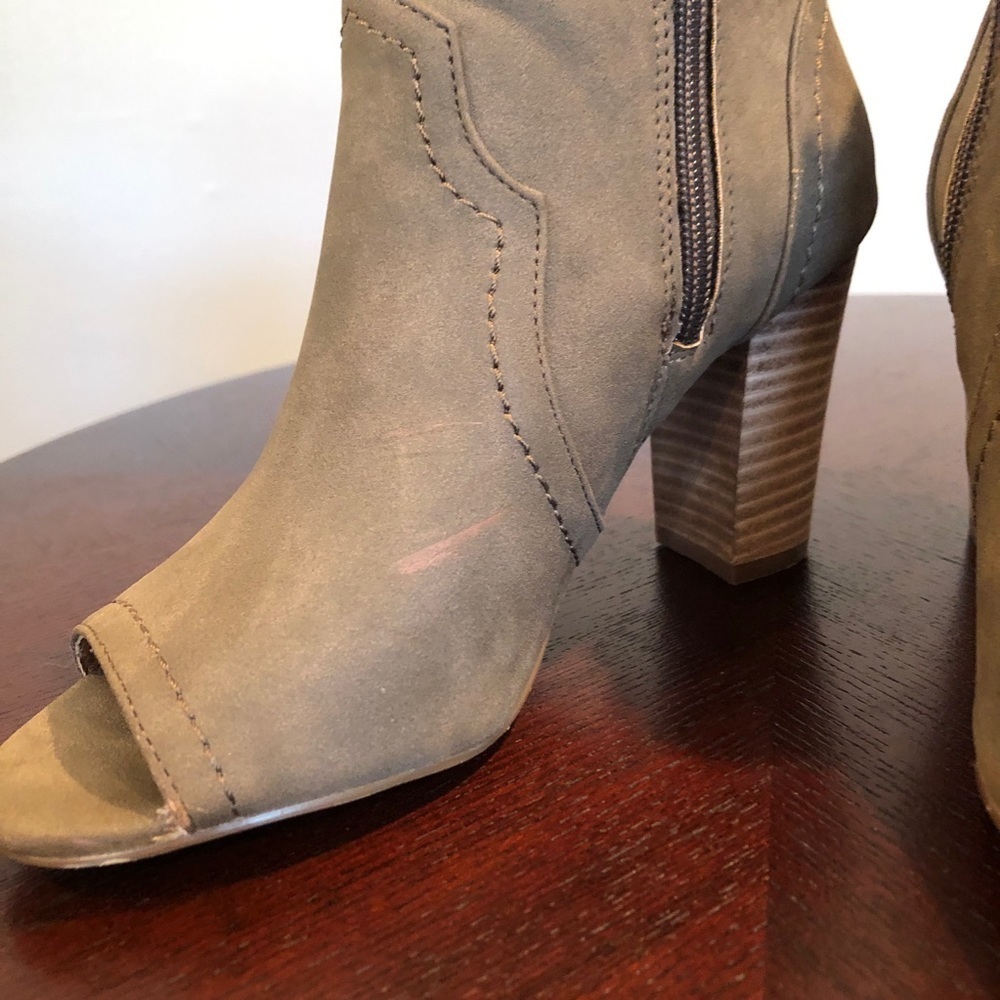 XOXO Brown Faux Leather Peep Toe zipper tassel booties size 6.5 - Picture 10 of 11